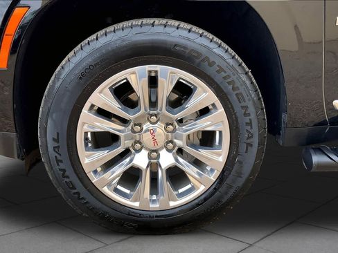 Used 2025 GMC Yukon XL Denali AWD/4WD image 11