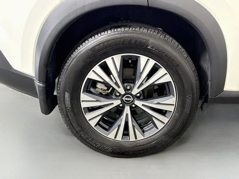 Used 2023 Nissan Rogue SV w/ SV Premium B Package FWD image 33