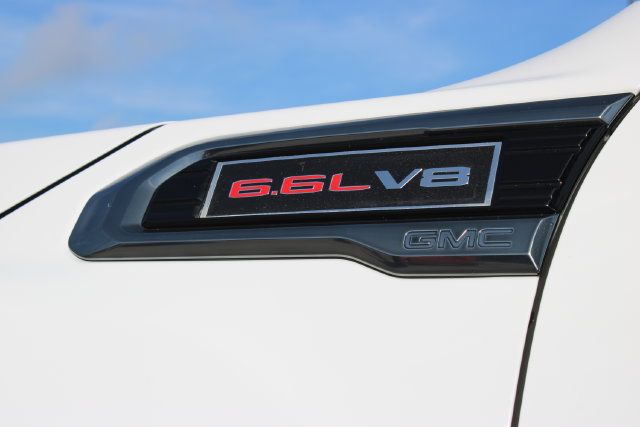 Used 2022 GMC Sierra 2500 AT4 w/ AT4 Premium Plus Package AWD/4WD image 17
