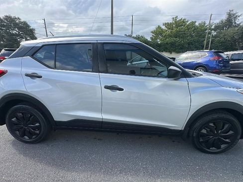 Used 2019 Nissan Kicks S FWD image 6