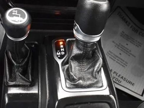 Used 2022 Jeep Wrangler Unlimited Sport image 33