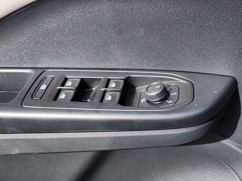 Used 2024 Volkswagen Taos SE image 4