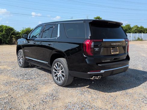 New 2026 GMC Yukon Denali w/ Denali Reserve Package AWD/4WD image 3
