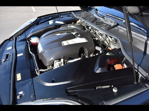 Used 2017 Porsche Cayenne S w/ Premium Package image 44