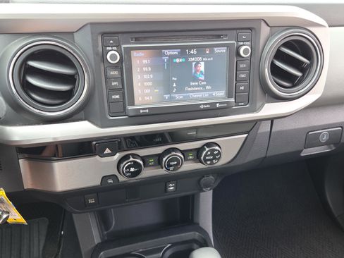Used 2016 Toyota Tacoma SR5 w/ SR5 Appearance Package (SN) RWD image 17