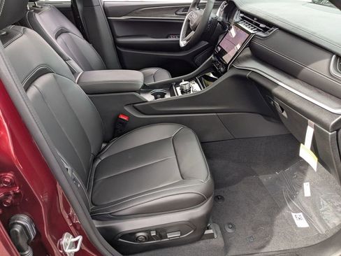 New 2025 Jeep Grand Cherokee L Limited image 24