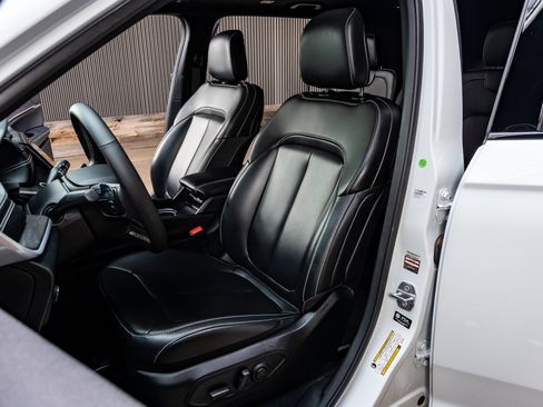 Used 2025 Jeep Grand Cherokee L Limited RWD image 25