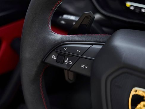 Used 2025 Lamborghini Urus Performante AWD/4WD image 54
