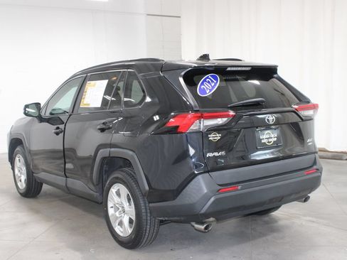 Used 2021 Toyota RAV4 XLE AWD/4WD image 7