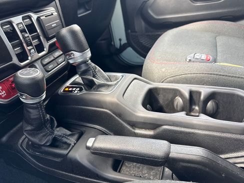 Certified 2024 Jeep Wrangler Unlimited Rubicon w/ Safety Group image 19