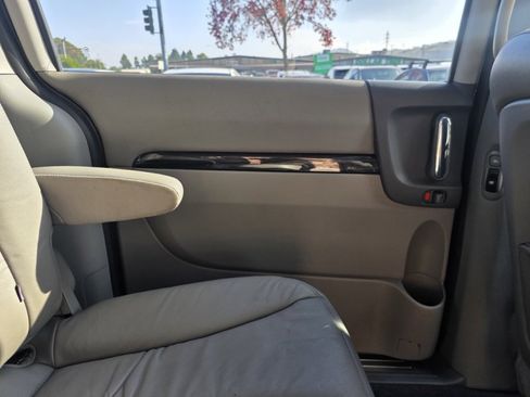 Used 2012 Kia Sedona EX w/ Luxury Pkg image 17