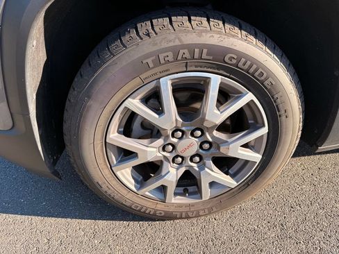 Used 2020 GMC Acadia SLT FWD image 10
