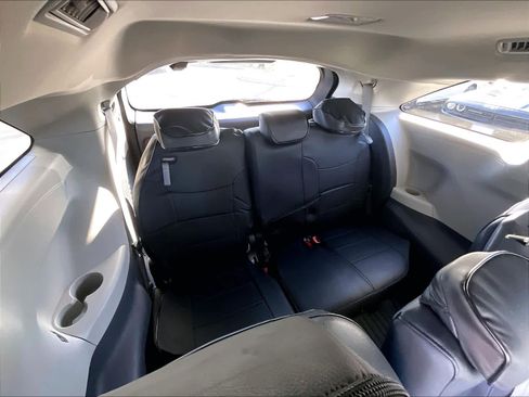 Used 2021 Toyota Sienna LE image 29