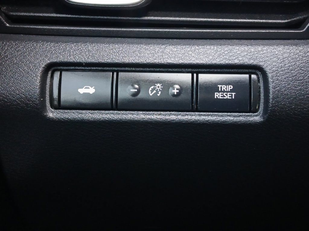 Used 2022 Nissan Altima 2.0 SR FWD image 12