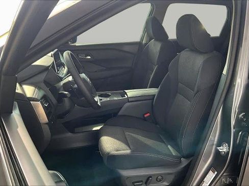 Certified 2026 Nissan Rogue SV FWD image 8
