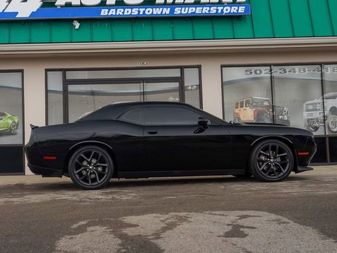 Used 2022 Dodge Challenger R/T w/ Blacktop Package image 2