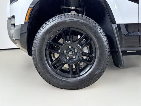 Used 2022 Land Rover Defender 90 X-Dynamic S AWD/4WD image 26