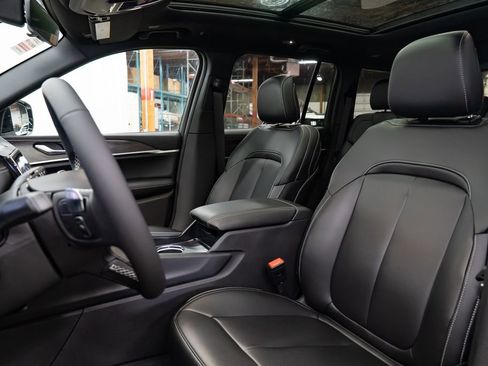 New 2026 Jeep Grand Cherokee Limited w/ Limited Altitude Package AWD/4WD image 27
