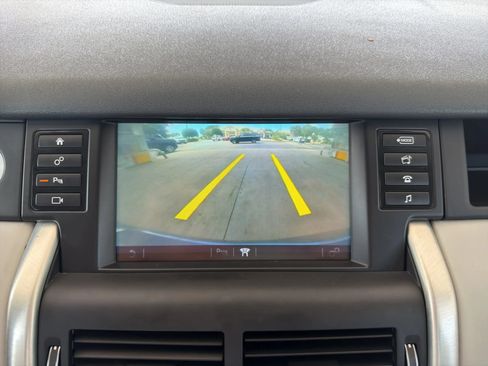 Used 2019 Land Rover Discovery Sport HSE AWD/4WD image 29