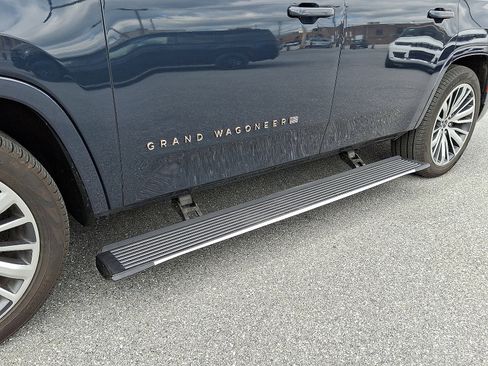 Used 2024 Jeep Grand Wagoneer Series III image 33