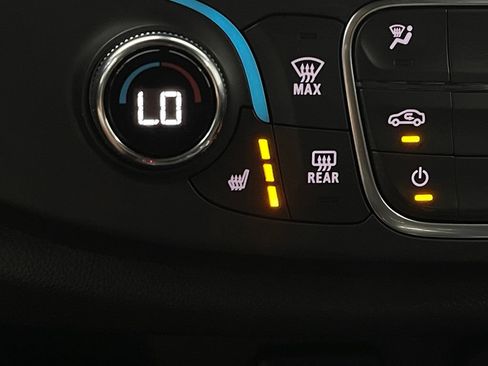 Used 2023 Chevrolet Traverse LT FWD image 5