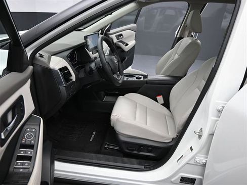 Used 2025 Nissan Rogue SL w/ Tech Package image 16