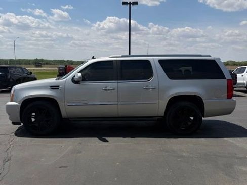 Used 2010 Cadillac Escalade ESV Premium AWD/4WD image 5
