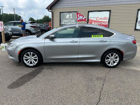 Used 2015 Chrysler 200 Limited FWD image 8
