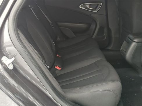 Used 2015 Chrysler 200 Limited image 18