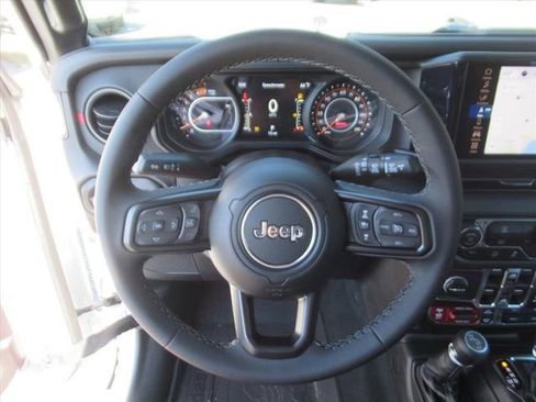 New 2026 Jeep Wrangler Unlimited Rubicon AWD/4WD image 18