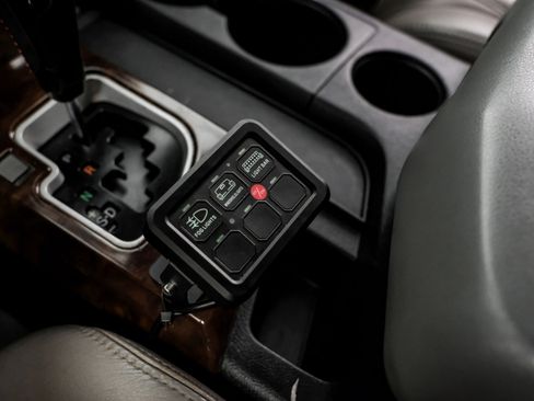 Used 2010 Toyota Tundra 4x4 CrewMax image 28