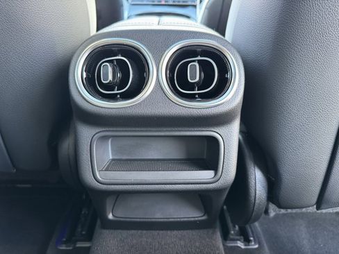 Used 2024 Mercedes-Benz GLC 300 4MATIC image 9