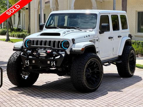 Used 2024 Jeep Wrangler Unlimited Sahara w/ Technology Group AWD/4WD image 1