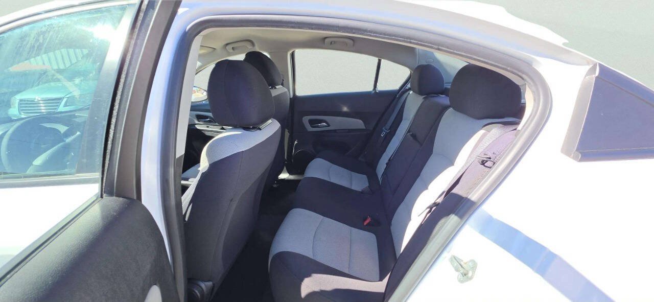Used 2013 Chevrolet Cruze LS FWD image 7