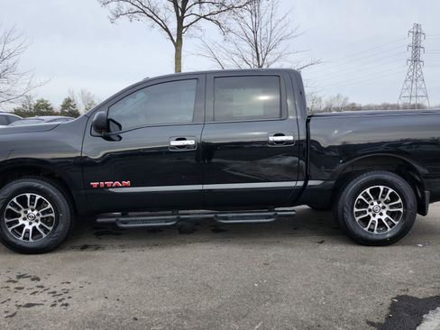 Used 2021 Nissan Titan SV w/ Accessory Utility Package image 14