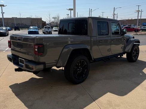 Used 2022 Jeep Gladiator Overland AWD/4WD image 5