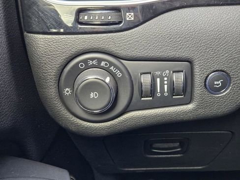 Certified 2023 Jeep Cherokee Altitude Lux image 24