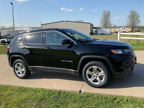 Used 2023 Jeep Compass Latitude w/ Convenience Group AWD/4WD image 5