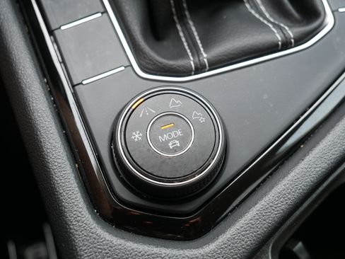 Used 2024 Volkswagen Taos SE AWD/4WD image 31