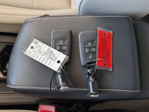 Used 2021 Volkswagen Tiguan SEL image 38