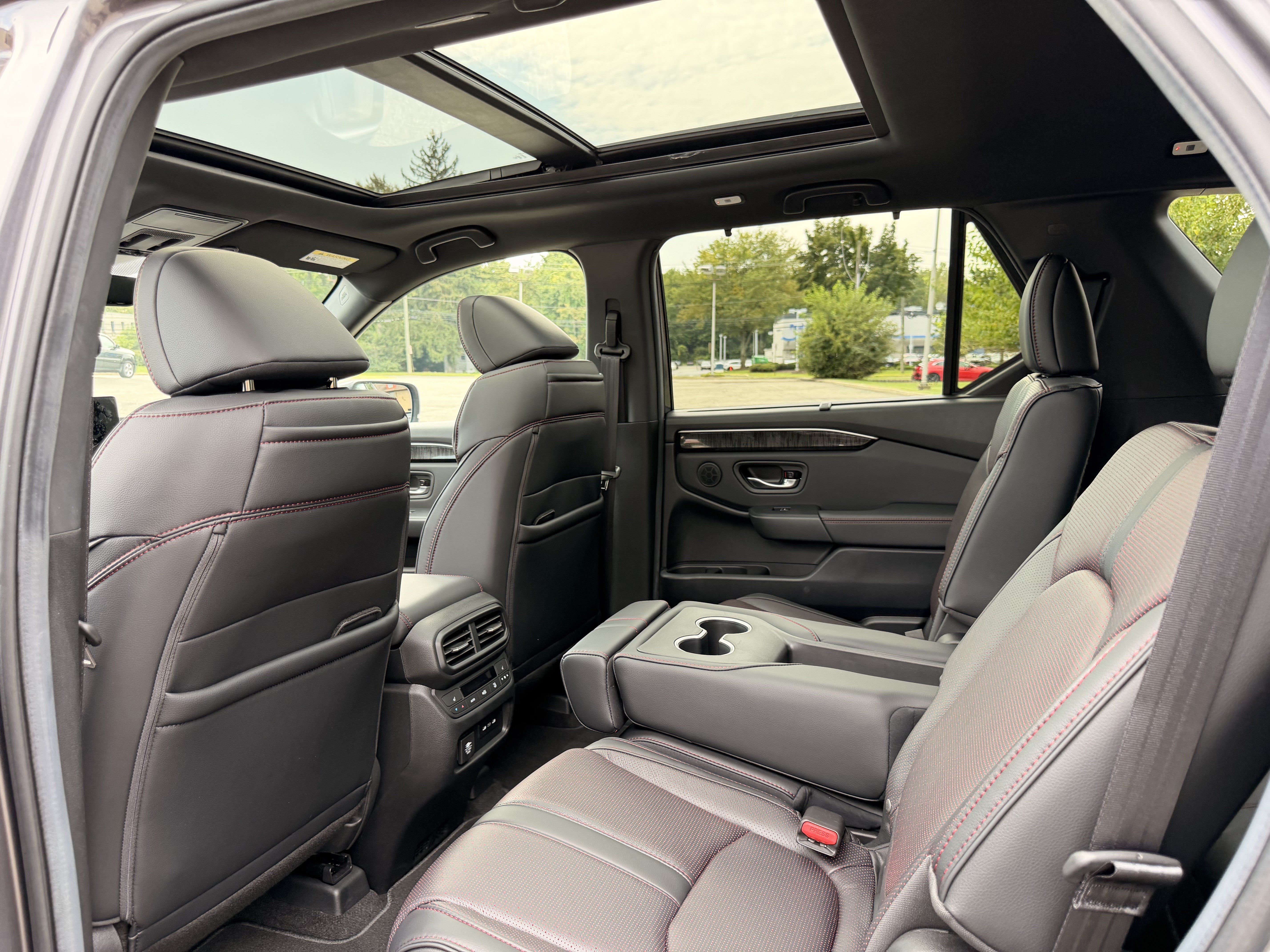 Used 2025 Honda Pilot Black Edition image 27