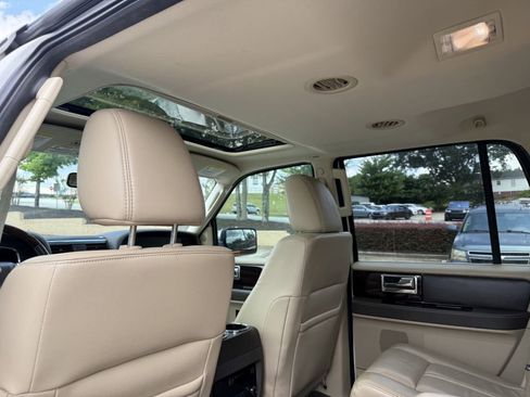 Used 2017 Lincoln Navigator L Reserve RWD image 23