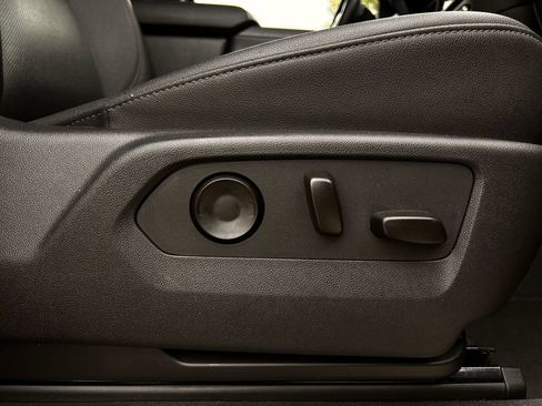 Used 2025 GMC Sierra 1500 SLT image 28