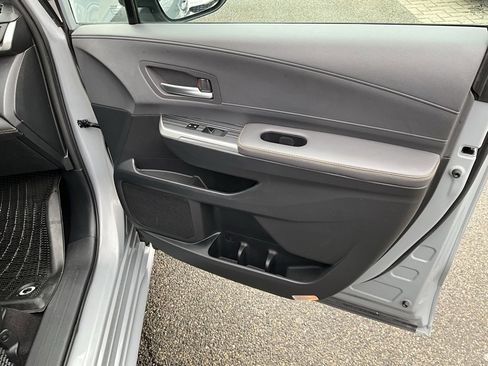 Used 2023 Toyota Sienna XLE Woodland Edition image 27