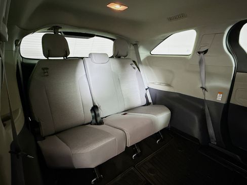 Certified 2023 Toyota Sienna LE AWD/4WD image 24