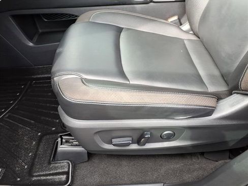 Used 2023 Nissan Pathfinder SL image 18