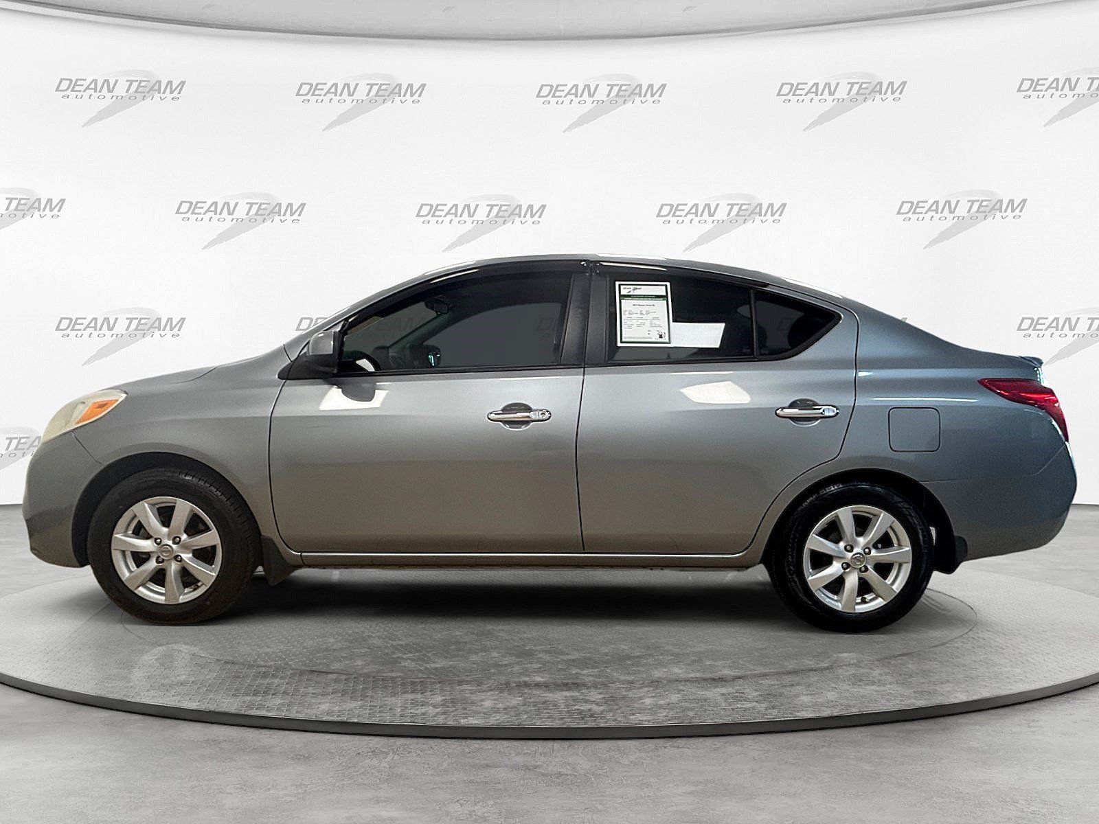 Used 2012 Nissan Versa FWD image 8