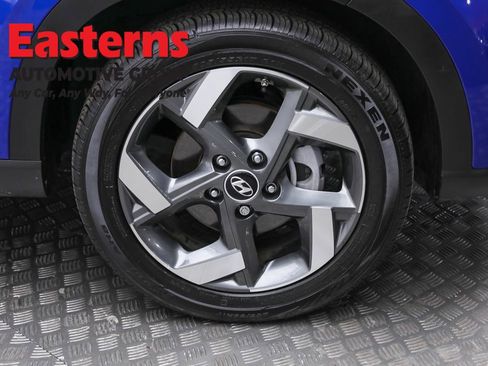 Used 2024 Hyundai Venue Limited image 32