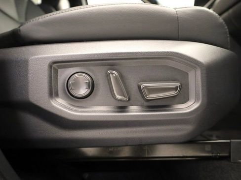 Used 2025 Toyota Tundra Limited image 31