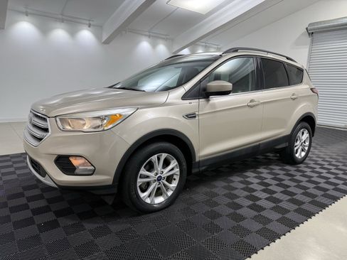 Used 2018 Ford Escape SE w/ Ford Safe & Smart Package image 4
